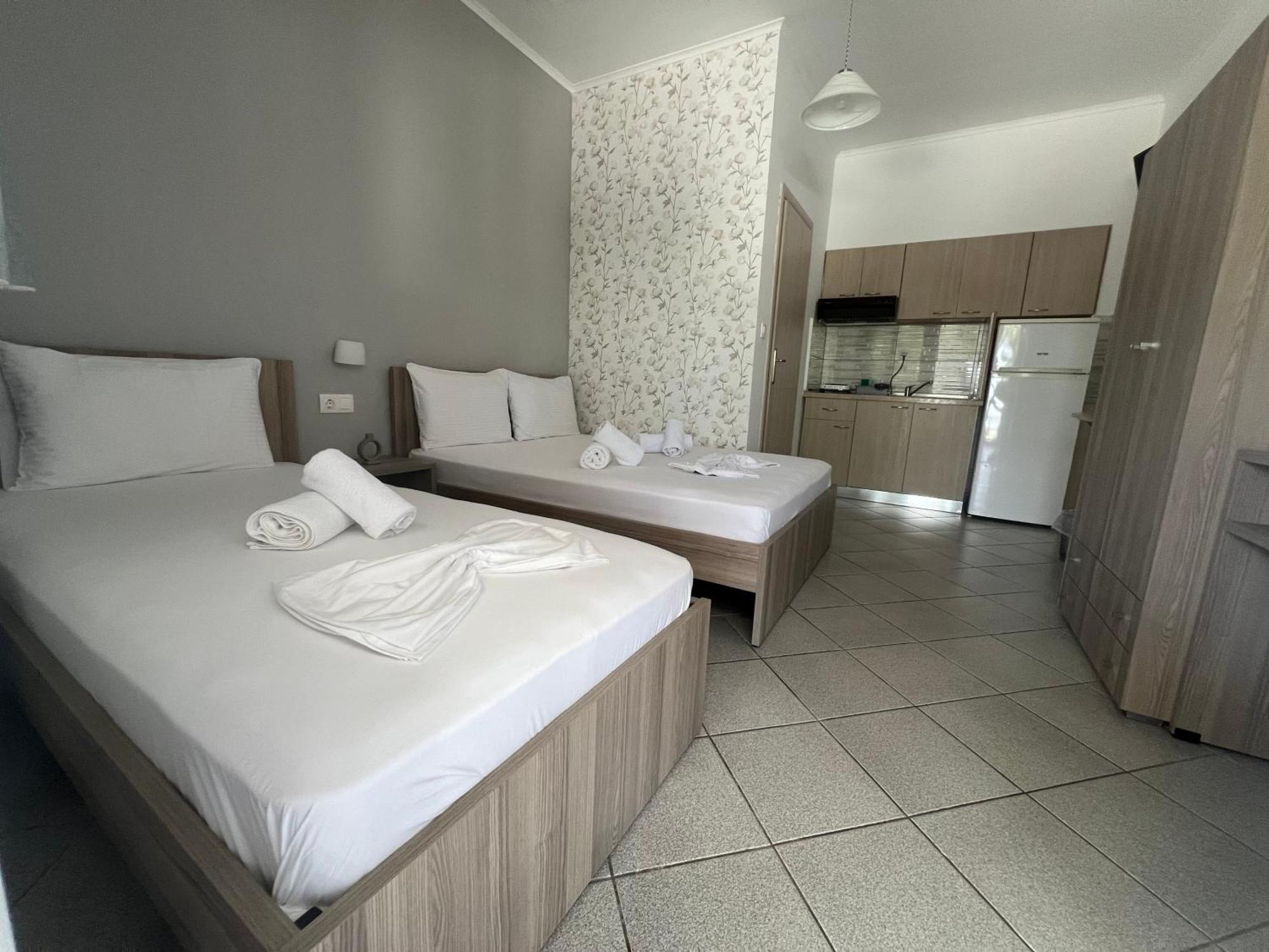 Villa Kostas Accommodations - Nea Vrasna Exterior photo